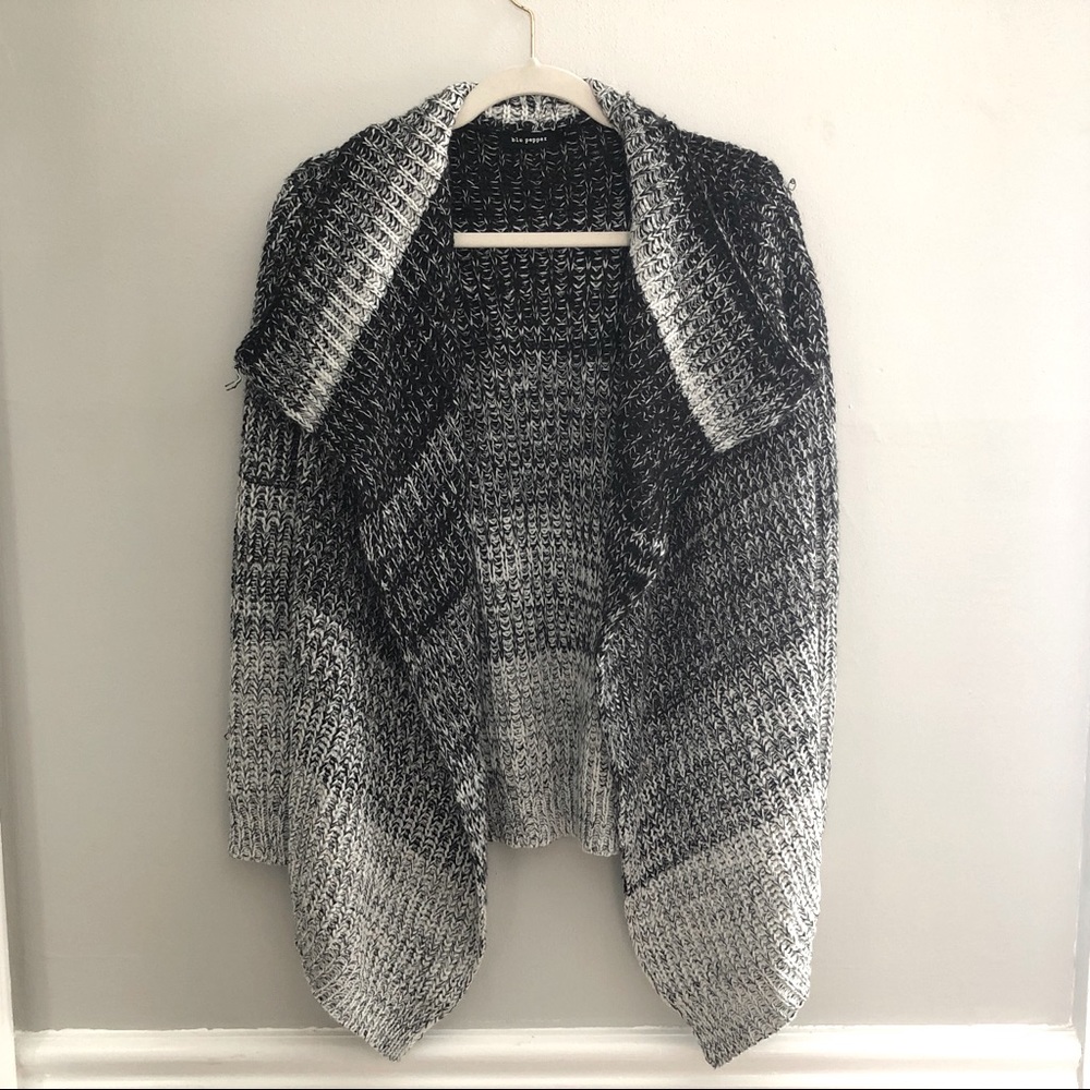 Blu Pepper Black and White Sweater SZ S